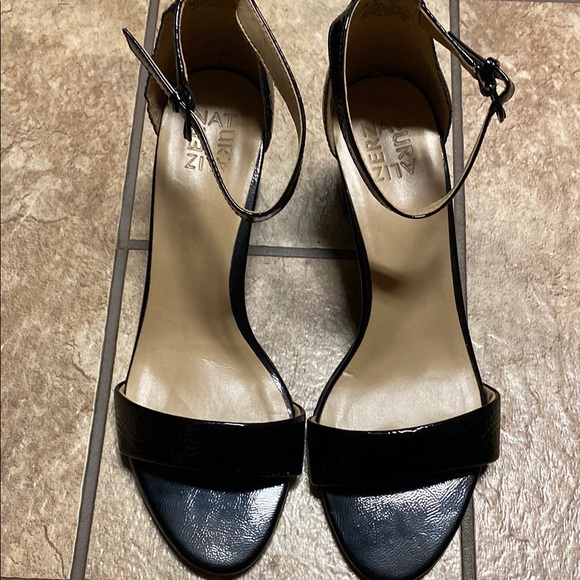 Naturalizer Leather 11M Black Heels with Timeless Design - Picture 1 of 11
